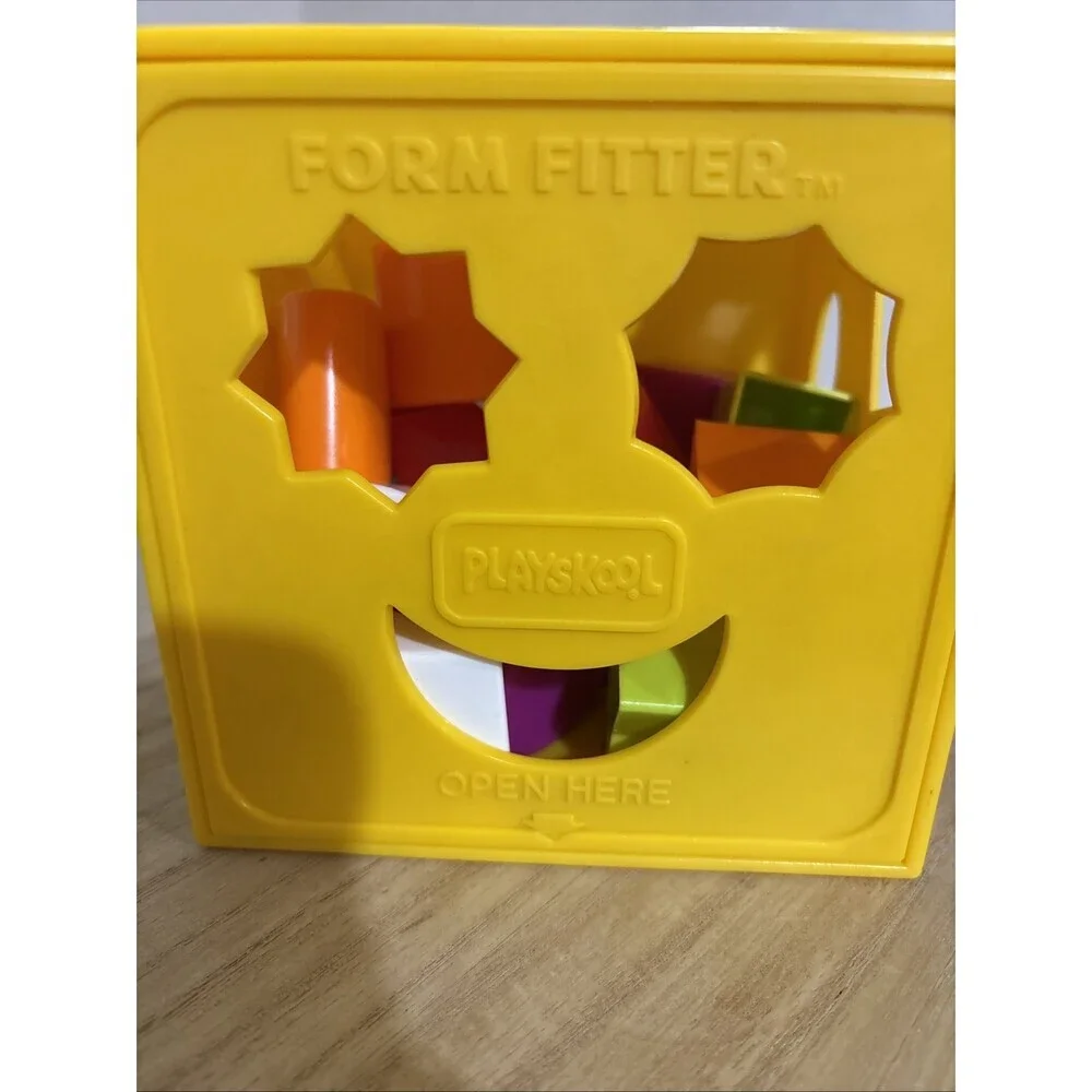 Vintage 1981 playskool Shape Sorter Form Fitter With 17 Shapes Great Clean Cond